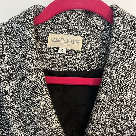 Lauren Taylor suit with bouclay fabric and tie front. Perfect condition - Picture 3 of 5